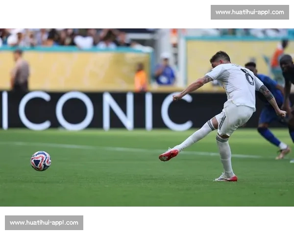 李明携子观战世俱杯：从单车少年到青训引路人的足球传承